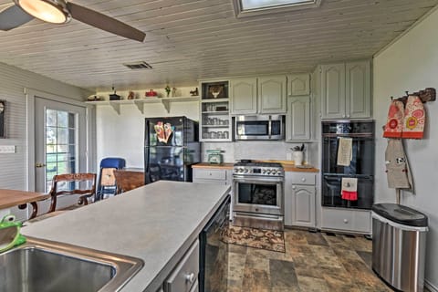 Fully Equipped Kitchen | Dishware & Flatware Provided