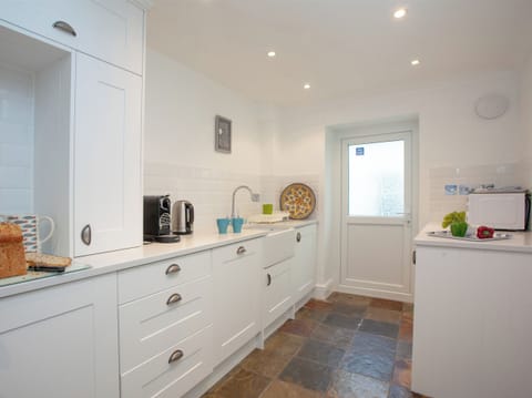 Kitchen | Bian Bosdinek, Mevagissey