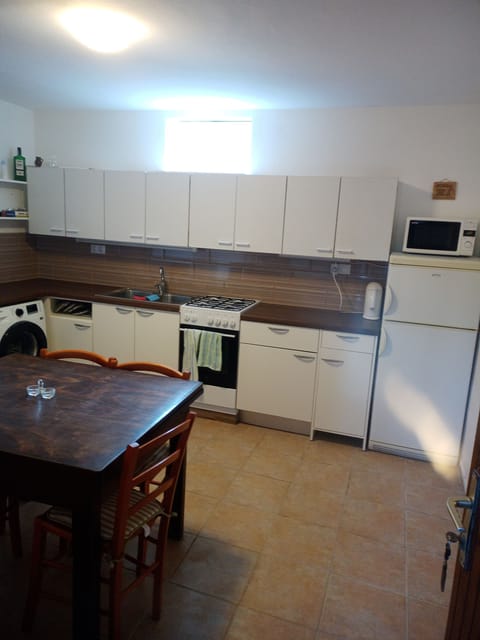 Kitchen 2