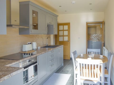 Kitchen/diner | Stabal Rhoswen, Cwm Cyfnal