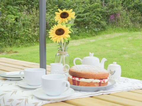 Outdoor eating area | Typicca Farmhouse, Brechfa