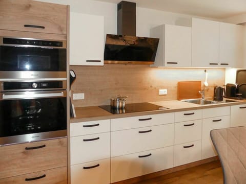 Brown, Cabinetry, Countertop, Property, Furniture, Building, Drawer, Kitchen Sink, Kitchen Appliance, Sink