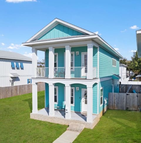 Beach vibes run throughout this beautifully constructed 2021 double balcony home. Enjoy partial bay views and easy walkable access to historic downtown Pensacola with the beach only a short drive away.