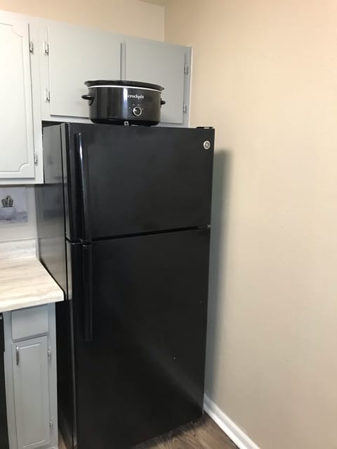 Microwave, dishwasher, cookware/dishes/utensils
