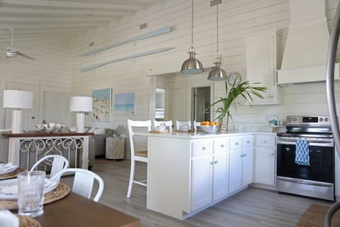 Open floorplan from kitchen/dining room into living area