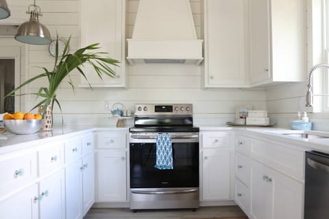 Fully equipped kitchen to cook all of your meals