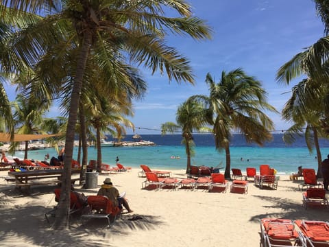 Beach nearby, sun loungers, beach towels