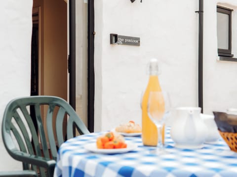 Outdoor eating area | The Parlour - Celtic Haven Resort, Lydstep, near Tenby