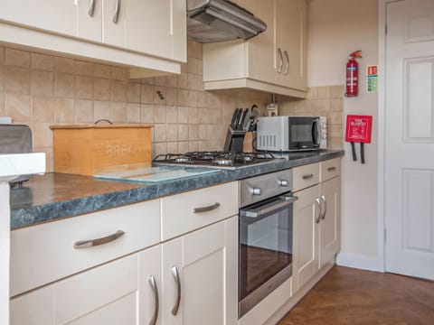 Kitchen | Gatekeepers Cottage - Celtic Haven Resort, Lydstep, near Tenby