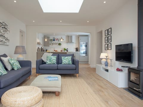 Garden room and kitchen | Haldon View, Lympstone