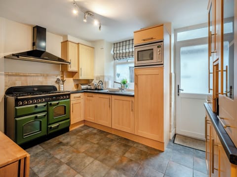 Kitchen and dining area | Littlecroft, Windermere