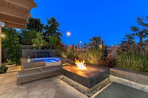 Relaxing Spa with Firepit