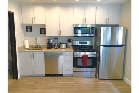 Fridge, oven, stovetop, cookware/dishes/utensils