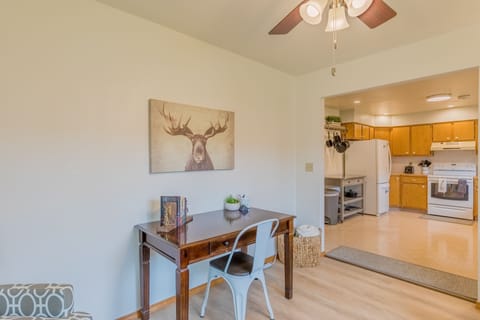 Comfortable office nook with desk