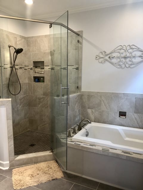 Combined shower/tub, jetted tub, hair dryer, bathrobes