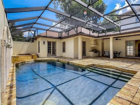 Completely private and relaxing Outdoor pool with heated  jacuzzi ( with fee )