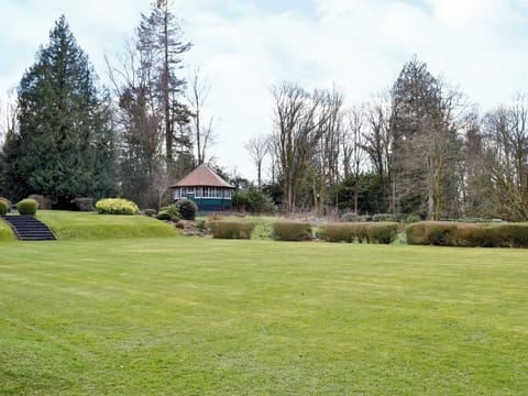Garden and grounds | Meadowcroft No 4, Bowness on Windermere