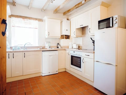 Kitchen | Atrato’s Stable - Celtic Haven Resort, Lydstep, near Tenby