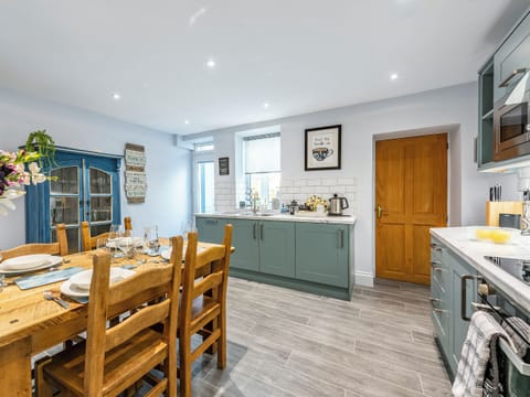 Spacious kitchen/dining room | Carrie’s Gate, Coniston