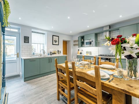 Spacious kitchen/dining room | Carrie’s Gate, Coniston
