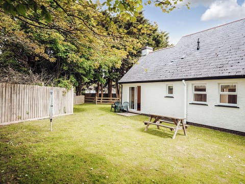 Garden | Bosun&rsquo;s Cabin - Celtic Haven Resort, Lydstep, near Tenby