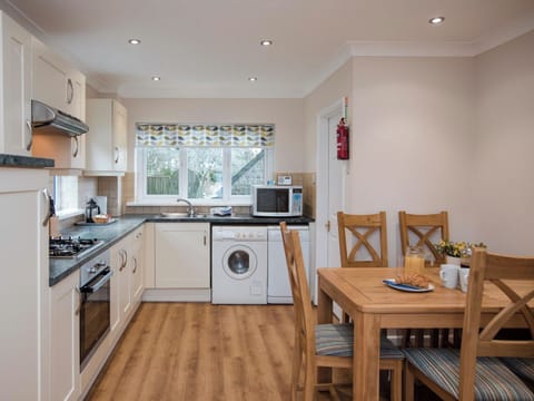 Kitchen/diner | Captain’s Lodge - Celtic Haven Resort, Lydstep, near Tenby