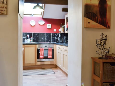 Well-equipped fitted kitchen | Silk Hill Stables, Whaley Bridge near Buxton