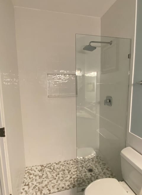 Combined shower/tub, hair dryer, towels, soap