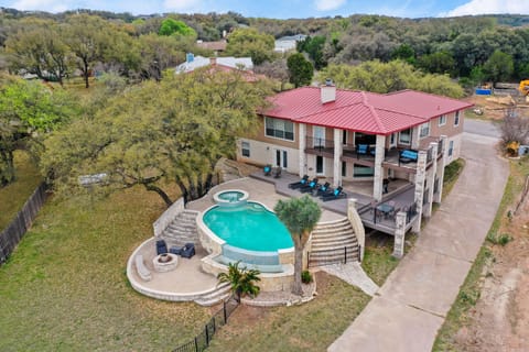 Full view Casa Lago's backyard oasis.