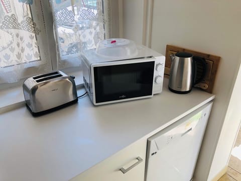 Microwave, dishwasher, coffee/tea maker, cookware/dishes/utensils