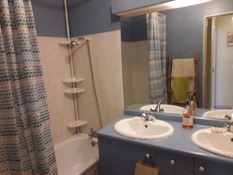 Combined shower/tub, hair dryer, towels, soap