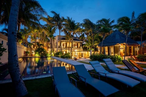 Outdoor pool, an infinity pool