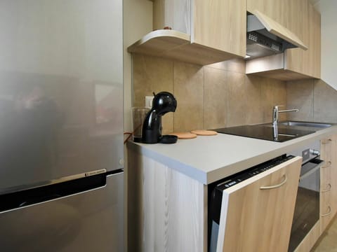 Cabinetry, Kitchen Sink, Countertop, Sink, Tap, Building, Plumbing Fixture, Wood, Kitchen Stove, Kitchen Appliance