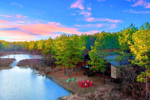 Welcome to Retreat at Water's Edge! One of the few cabins on a stocked pond in Hochatown