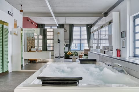 Bathtub, jetted tub, hair dryer, towels