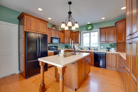 Kitchen | Drip Coffee Maker | Hot Water Pot | Water Filter | Toaster | Crockpot