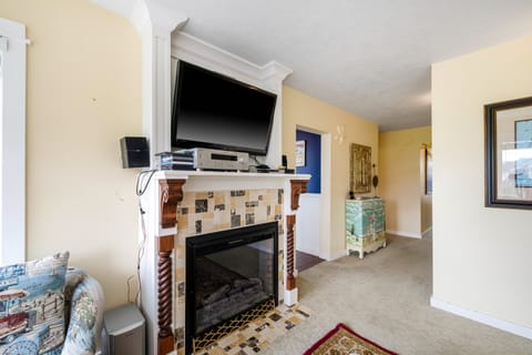 TV, fireplace, DVD player