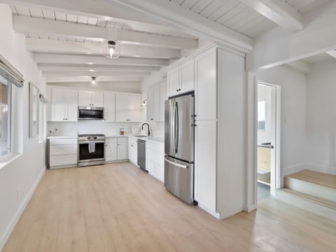 Full kitchen: Keurig, fridge, stove/oven, plates and utensils ,dishwasher