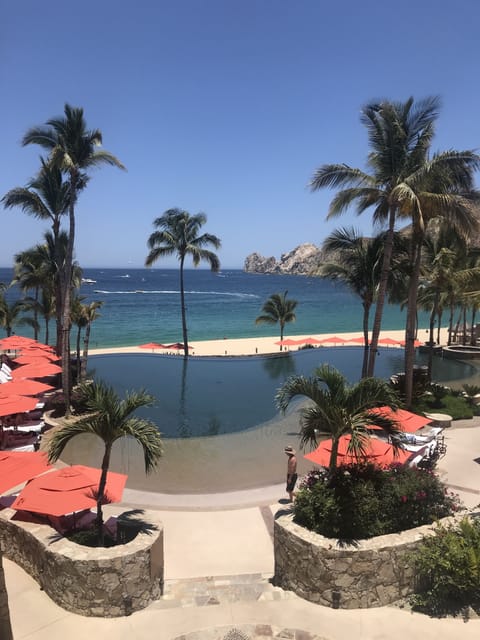 Beach nearby, sun loungers, beach towels