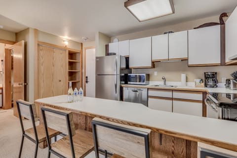 Full kitchen with bar seating