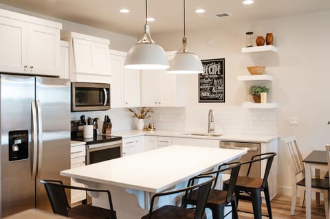 Kitchen area - Fully stocked kitchen with big island โ perfect for family meals and easy breakfasts