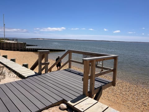 Beach nearby, sun loungers, beach towels