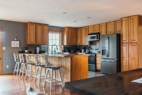 Fully stocked kitchen with all the amenities we could think of. We are happy to offer additional kitchen appliances if there is an item we do not have, so please ask. We're happy to help.