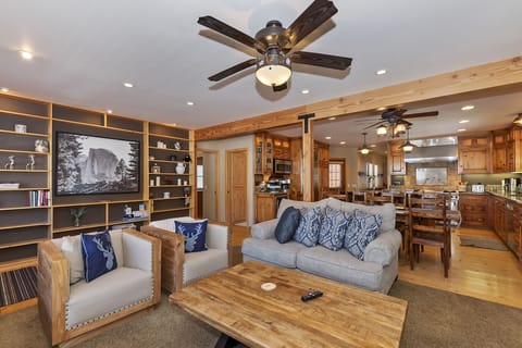 Lovely Lake Lodge, 3 living areas, 6 bedrooms, 4 baths and Game room!