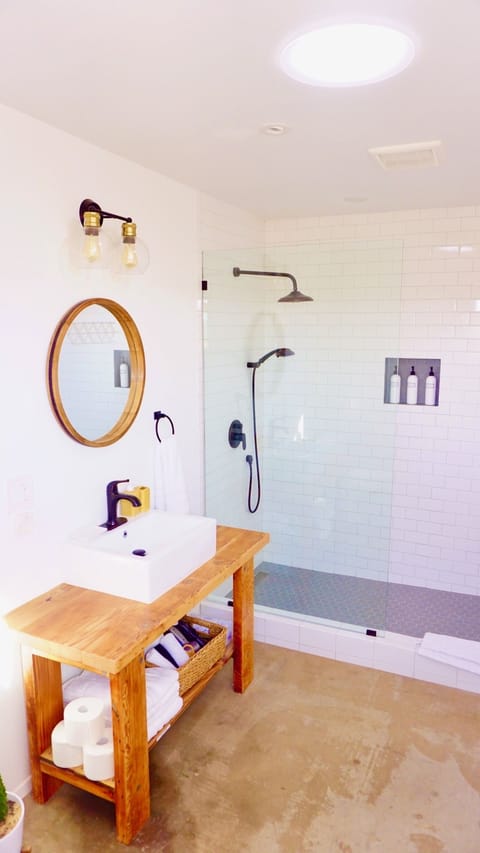 Combined shower/tub, hair dryer, towels, soap