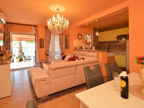 Furniture, Property, Couch, Plant, Table, Decoration, Bottle, Lighting, Interior Design, Window