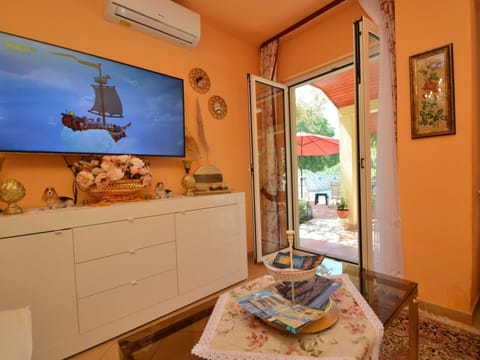 Azure, Cabinetry, Picture Frame, Interior Design, Table, Wood, Chair, Paint, Wall, Building