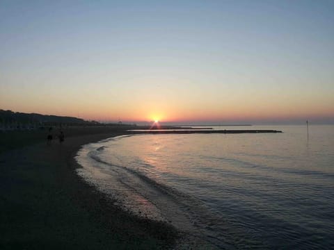 Beach nearby, sun loungers, beach towels