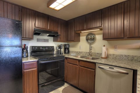 Full Kitchen with Dishwasher