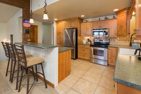 Fully Stocked Kitchen with Breakfast Bar and Seating
